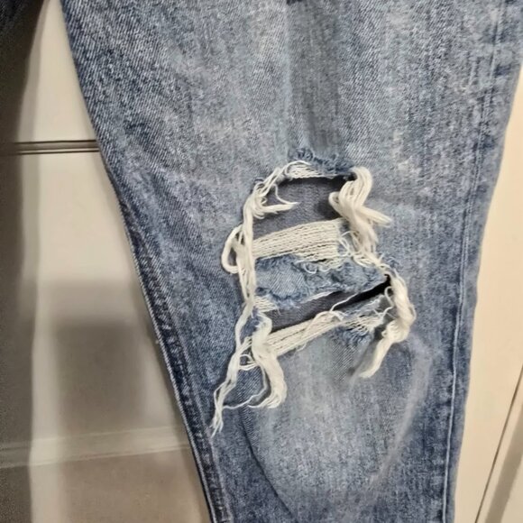 Old Navy Extra high-Rise Sky-Hi Straight Distressed Jean light wash Button front - Picture 2 of 7